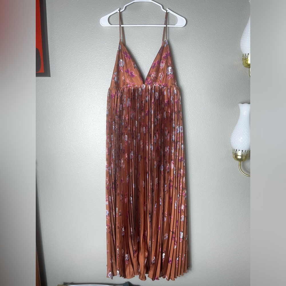NWT BHLDN Maya Pleated V-Neck Midi Dress Size L - Picture 4 of 8